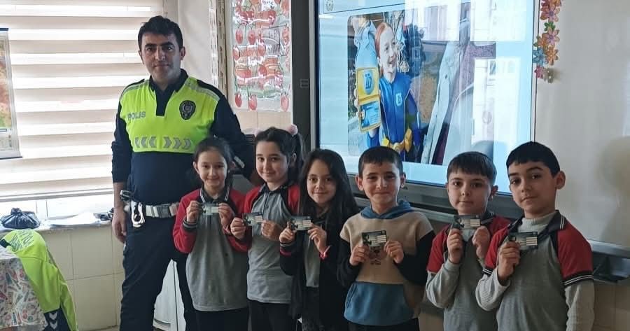 Tomarza’da öğrencilere trafik eğitimi verildi
