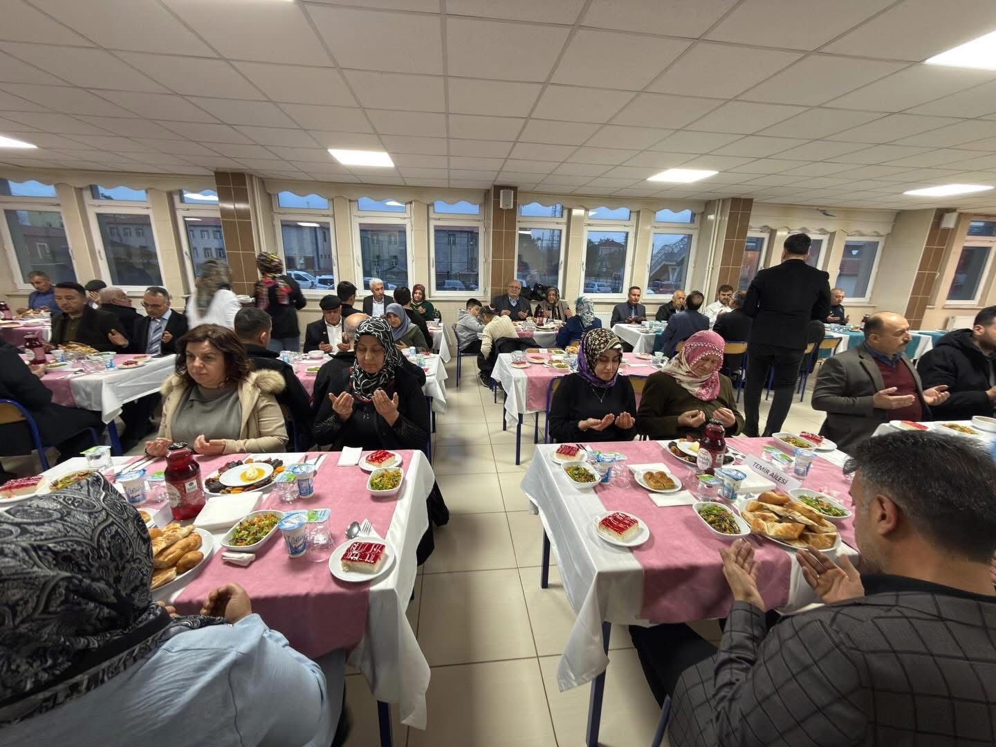 Tomarza’da şehir aileleri ve gaziler iftarda buluştu
