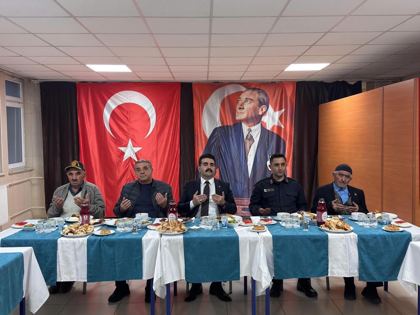 Tomarza’da şehir aileleri ve gaziler iftarda buluştu
