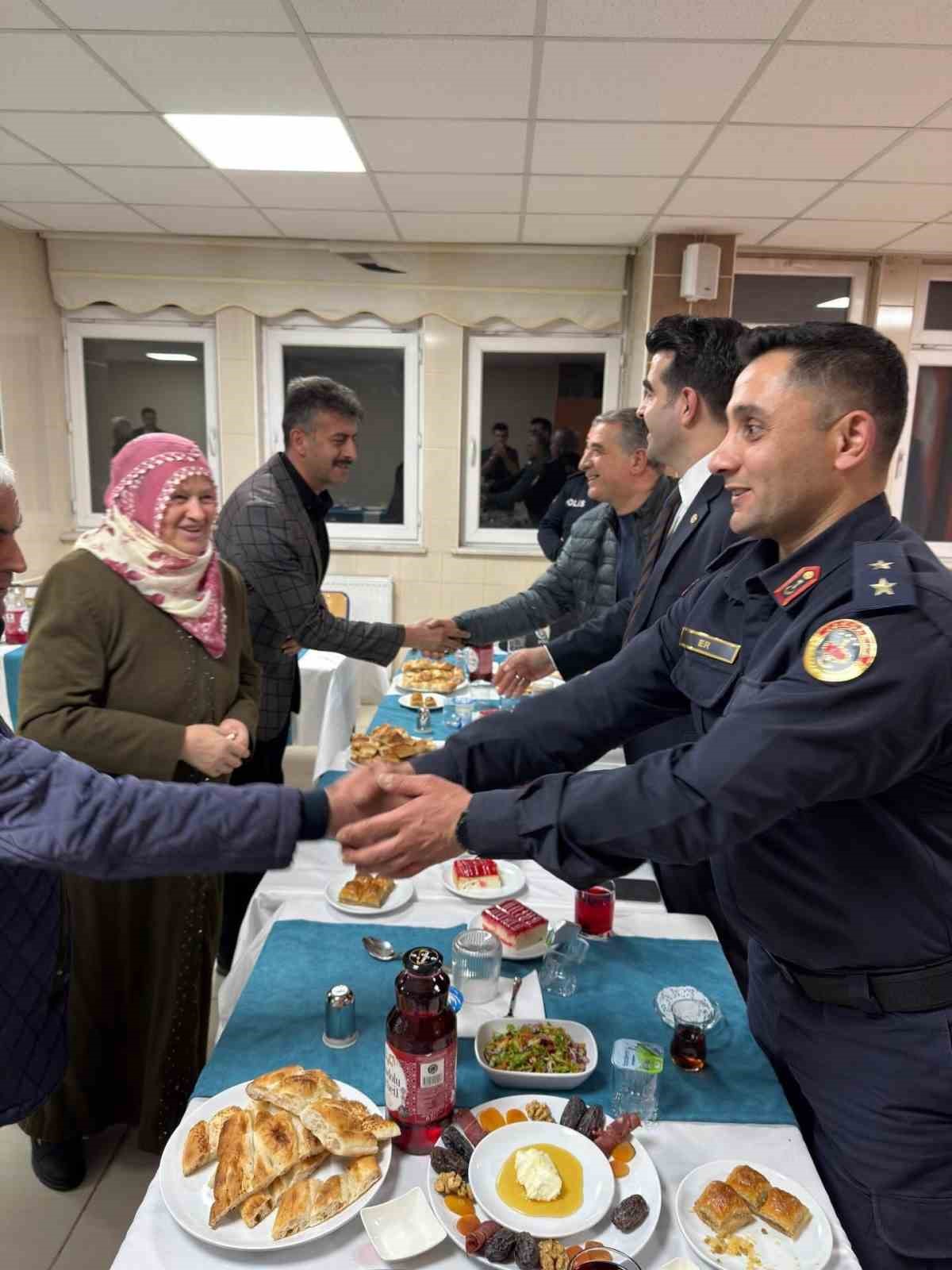 Tomarza’da şehir aileleri ve gaziler iftarda buluştu
