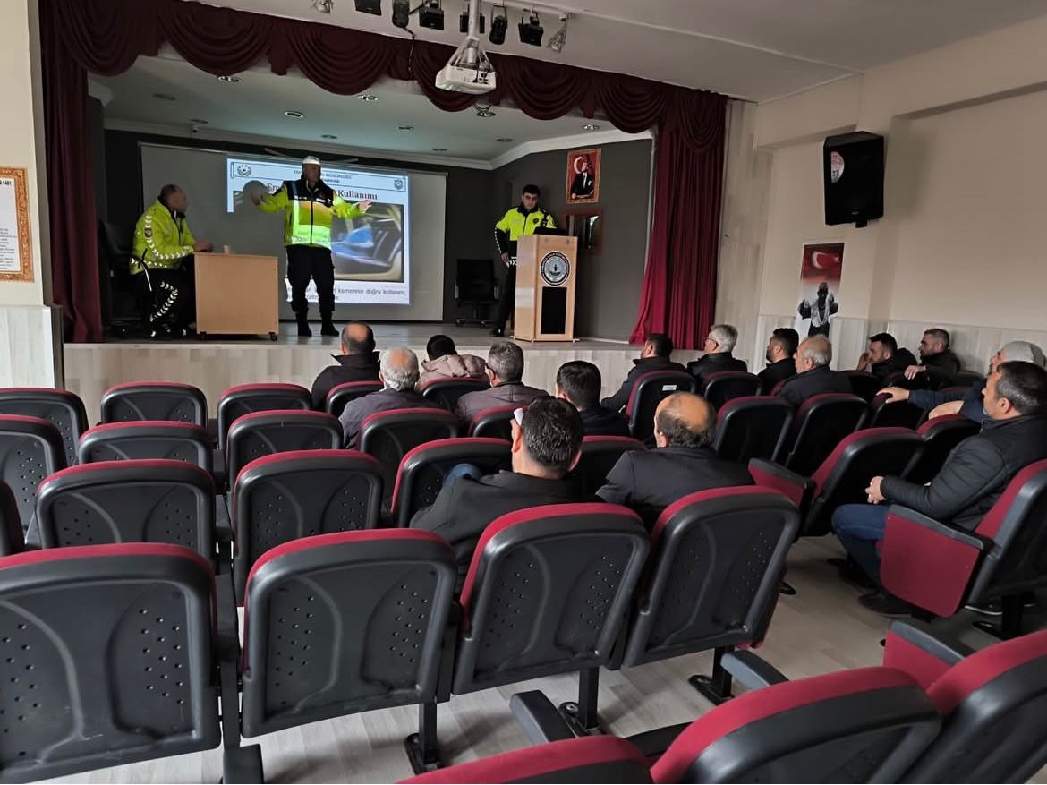 Tomarza’da servis şoförlerine güvenlik ve trafik eğitimi verildi
