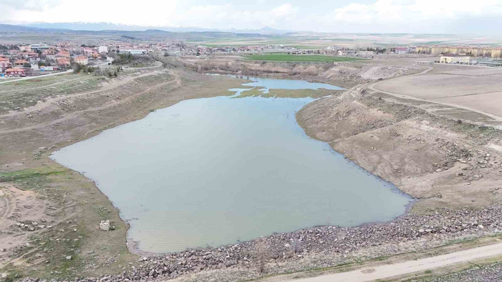 Tomarza’da yağışlar barajları doldurdu, çiftçinin yüzü güldü

