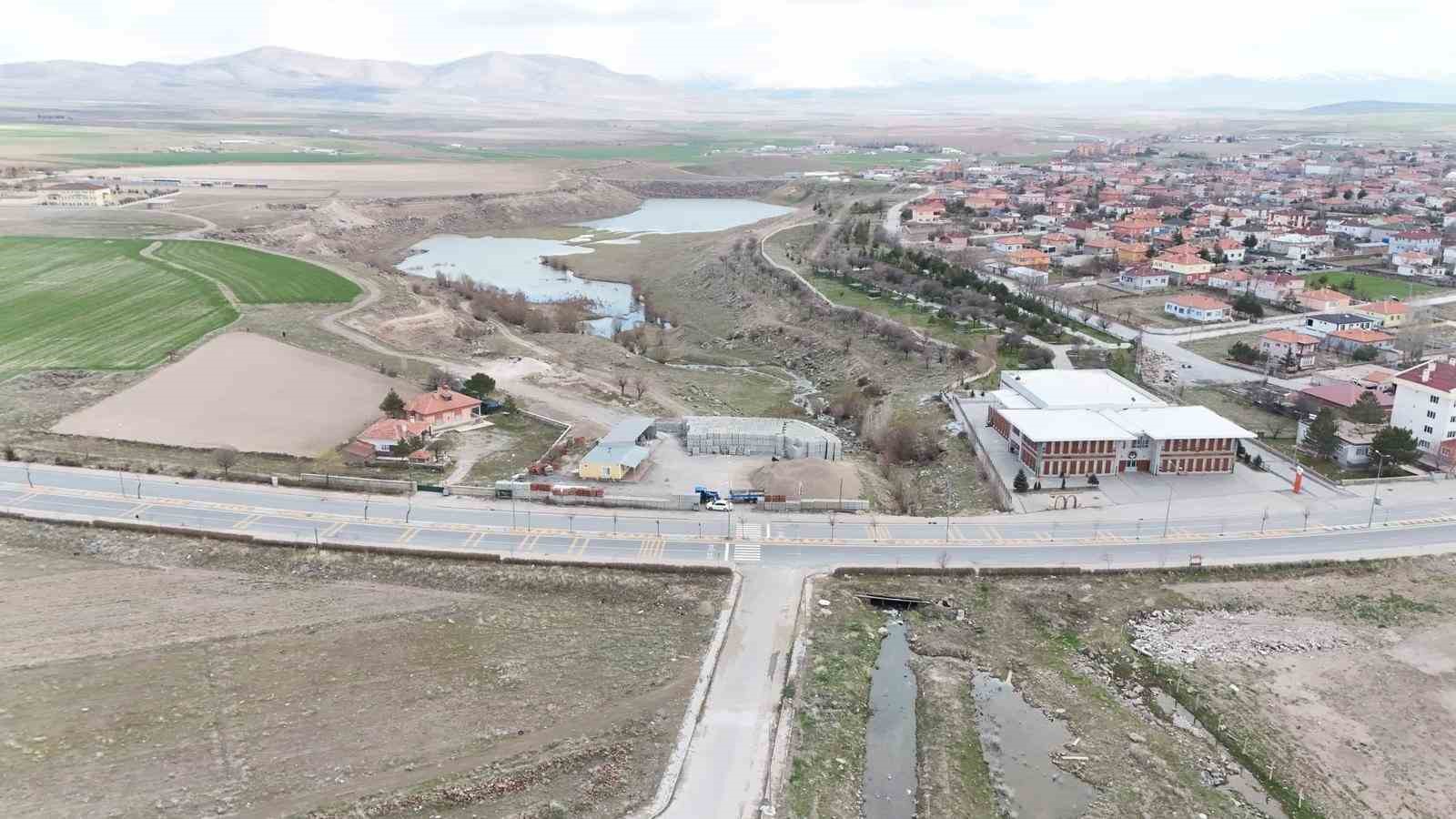 Tomarza’da yağışlar barajları doldurdu, çiftçinin yüzü güldü

