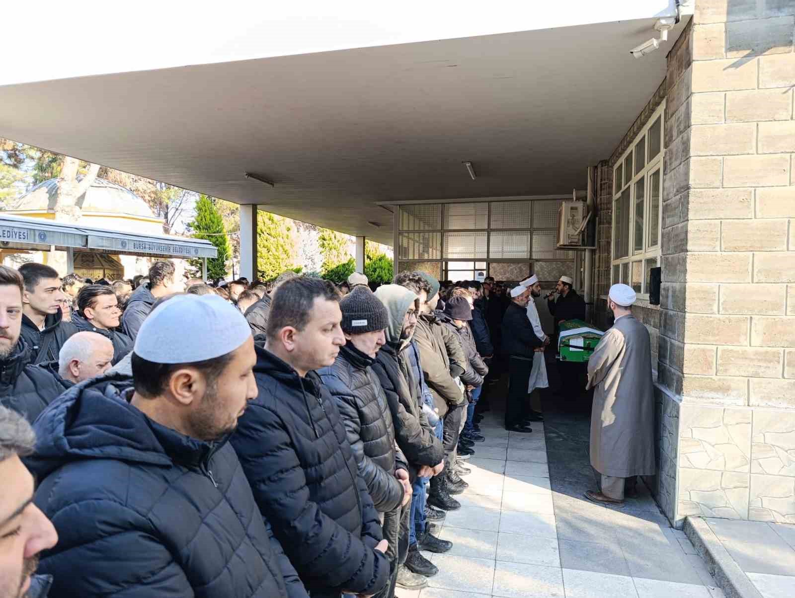 Tomruk taşıdığı vinçte akıma kapılarak hayatını kaybeden patron son yolculuğuna uğurlandı
