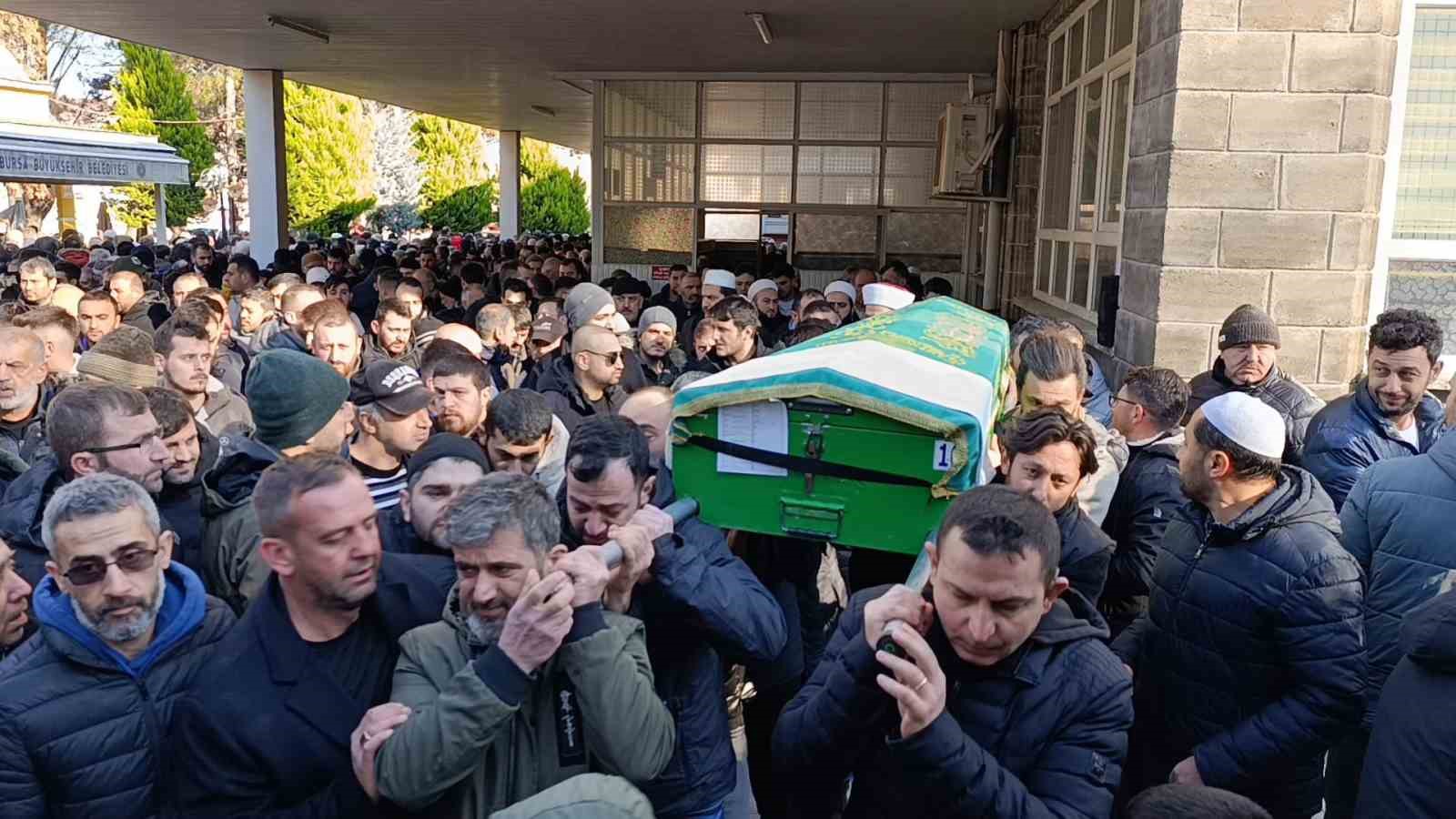 Tomruk taşıdığı vinçte akıma kapılarak hayatını kaybeden patron son yolculuğuna uğurlandı
