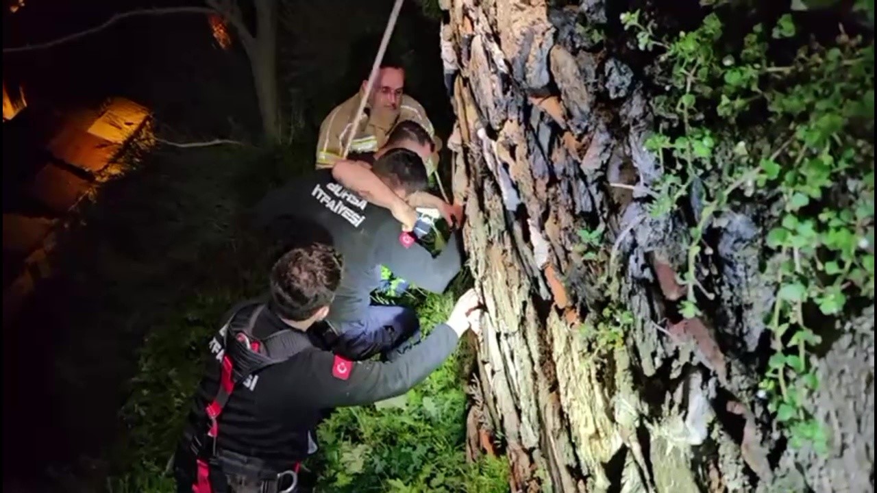 Tophane surlarında korku dolu anlar, 4 saat ikna edilmeye çalışıldı, düştü yaralandı
