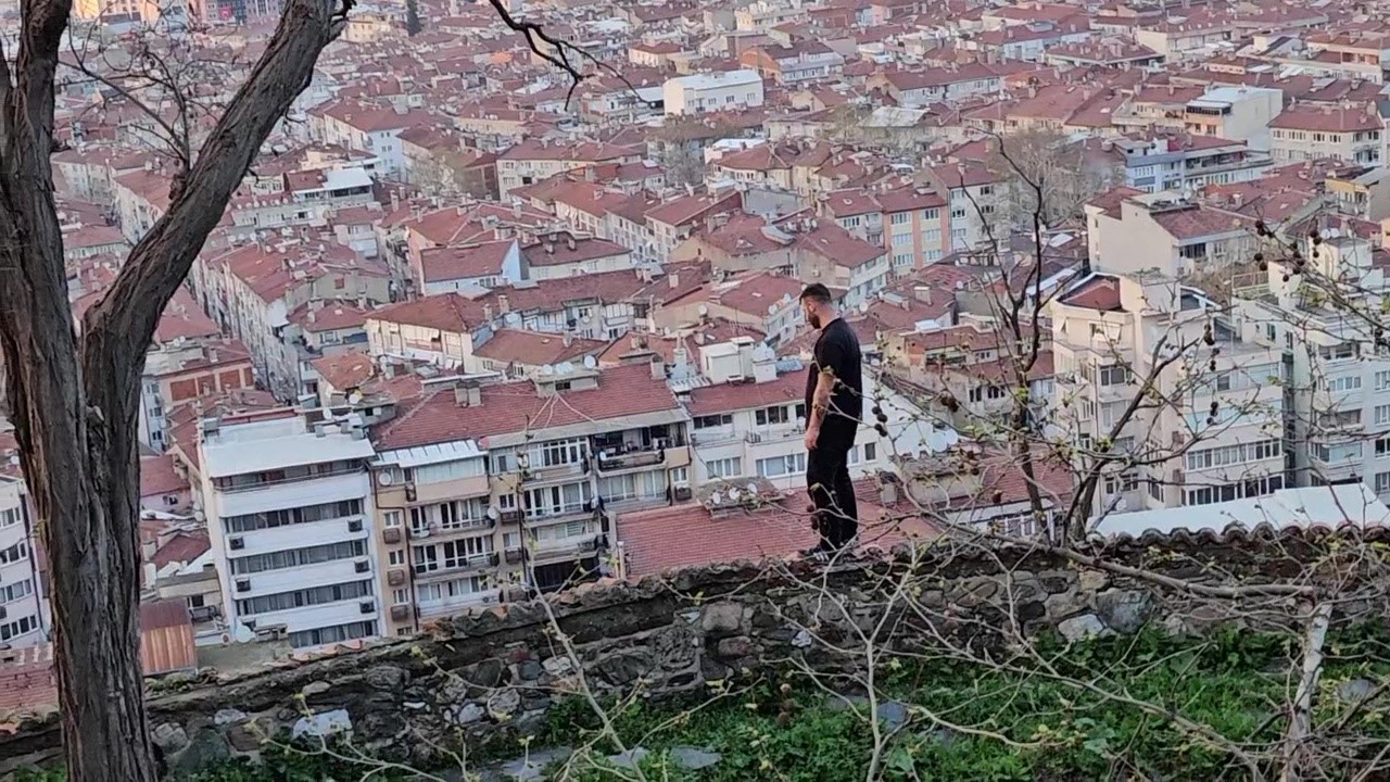 Tophane surlarında korku dolu anlar, 4 saat ikna edilmeye çalışıldı, düştü yaralandı
