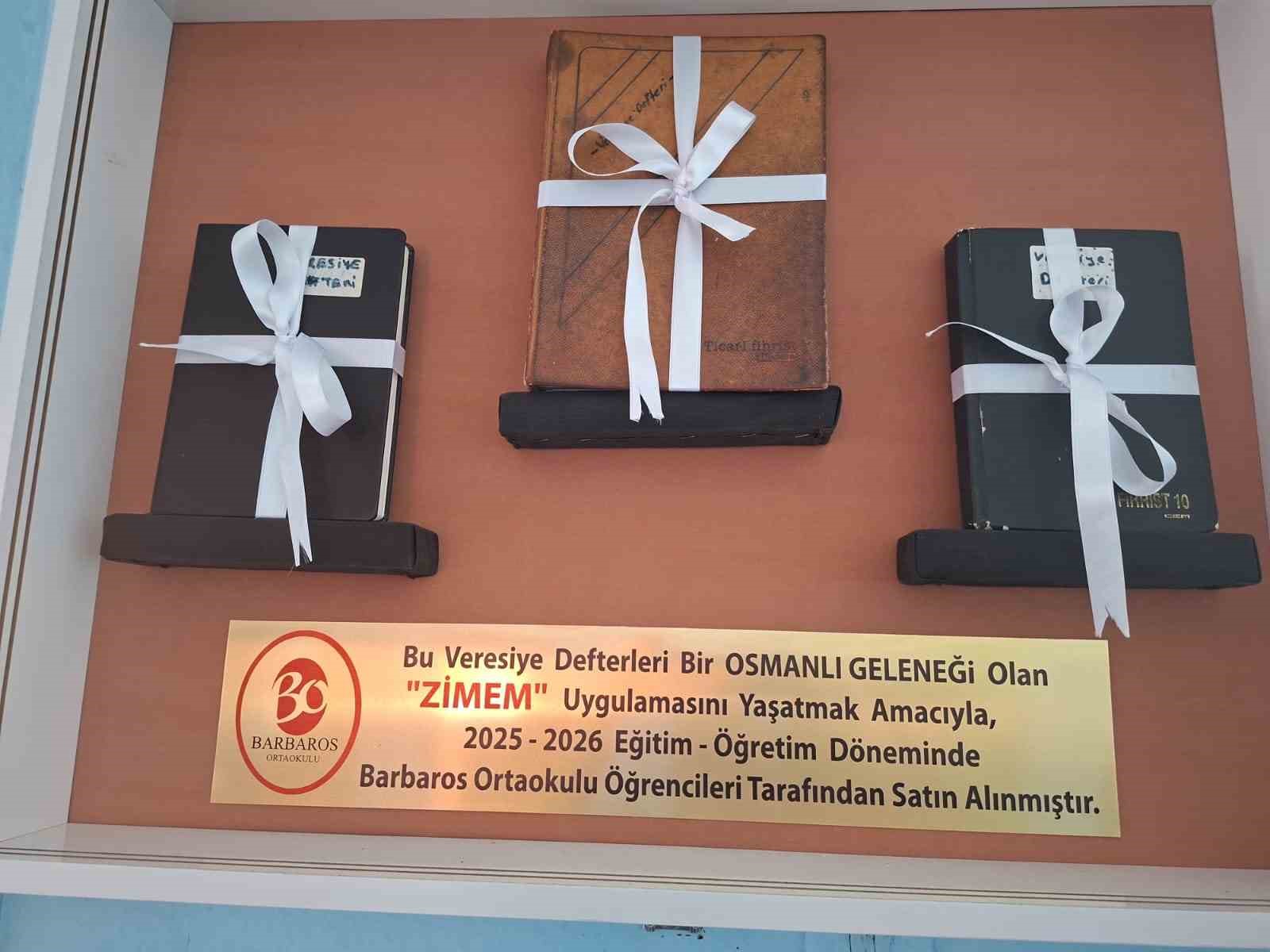 Topladıkları para ile 3 bakkalın veresiye defterini satın alan öğretmen ve öğrenciler yürekleri ısıttı
Topladıkları para ile 3 bakkalın veresiye defterini satın alan öğretmen ve öğrenciler yürekleri ısıttı