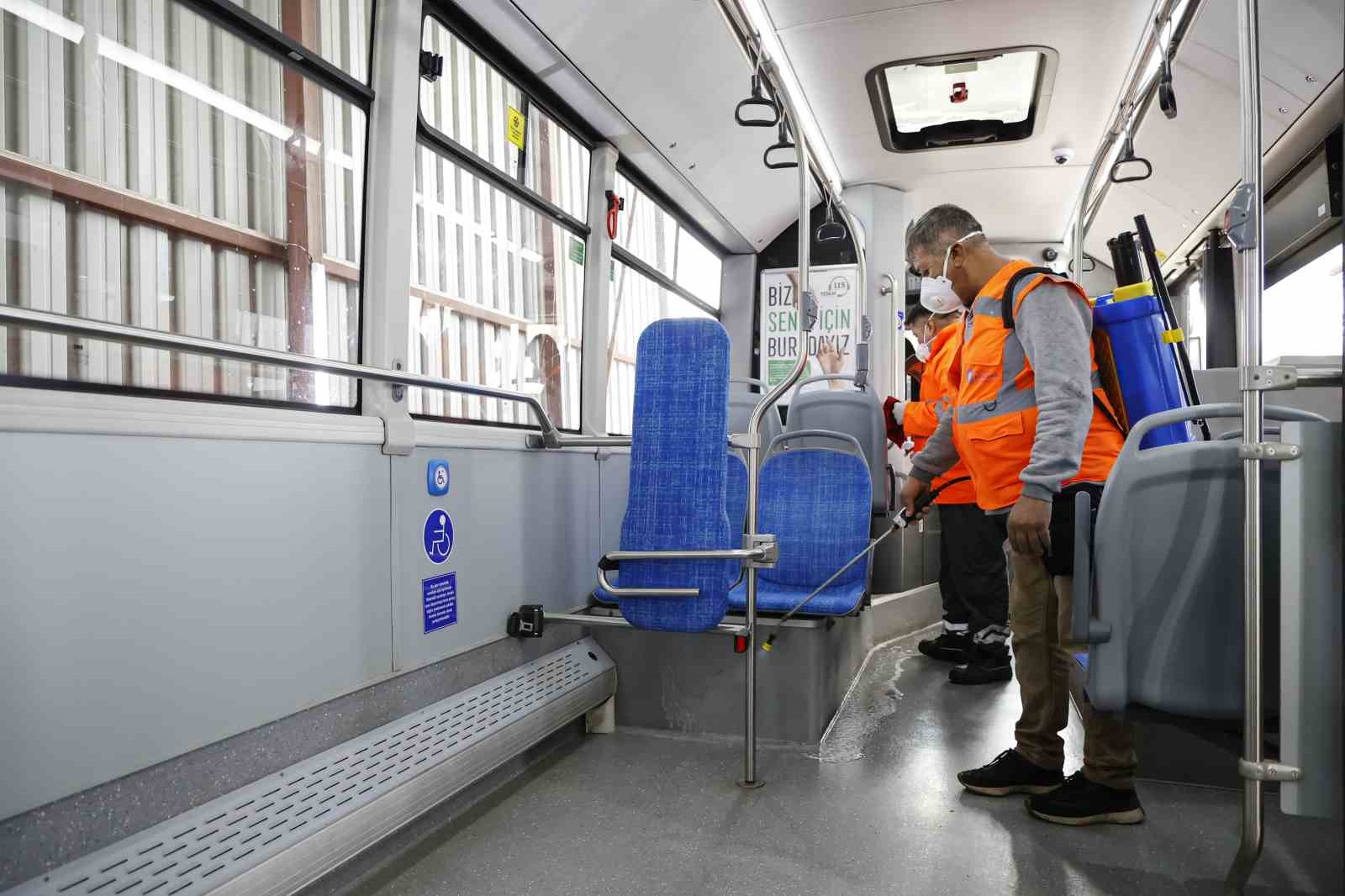 Toplu ulaşım araçları temizlenerek sefere hazırlanıyor
Toplu ulaşım araçları temizlenerek sefere hazırlanıyor