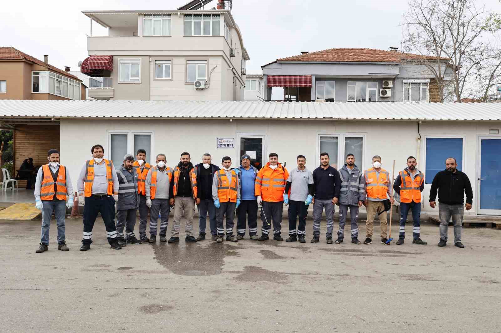 Toplu ulaşım araçları temizlenerek sefere hazırlanıyor
Toplu ulaşım araçları temizlenerek sefere hazırlanıyor