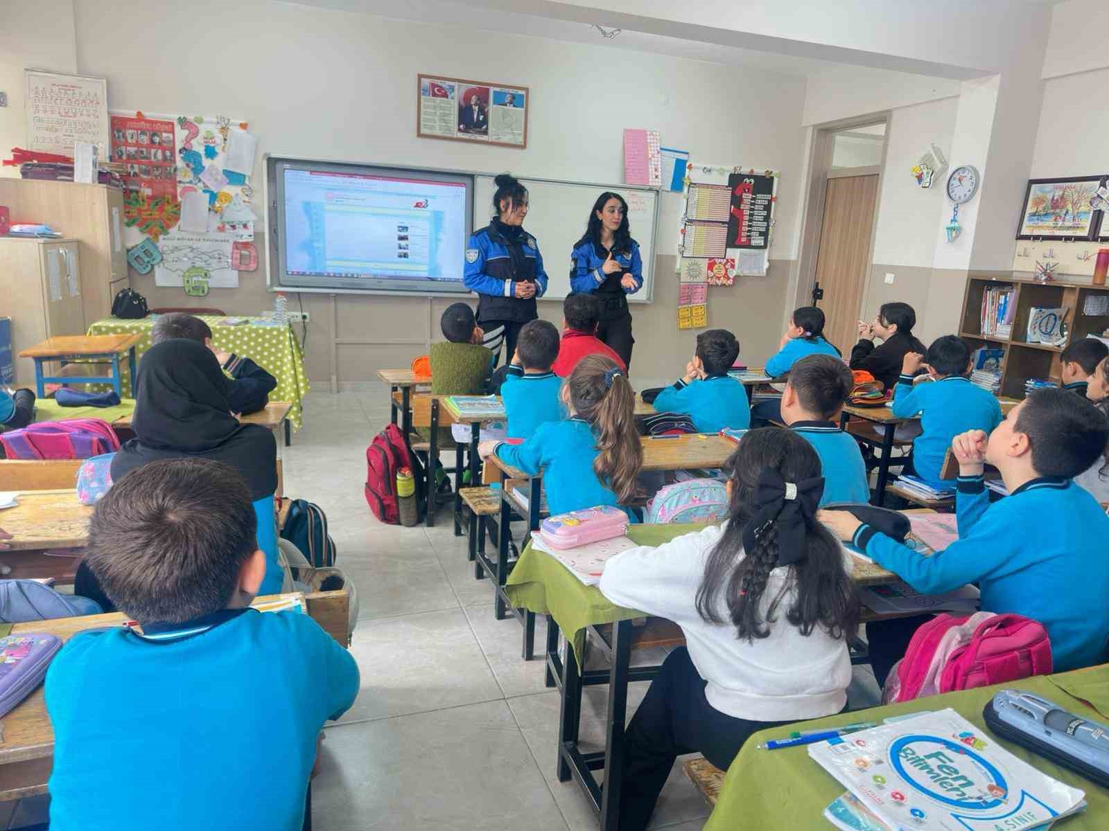 Toplum Destekli Polislikten öğrencilere eğitim
