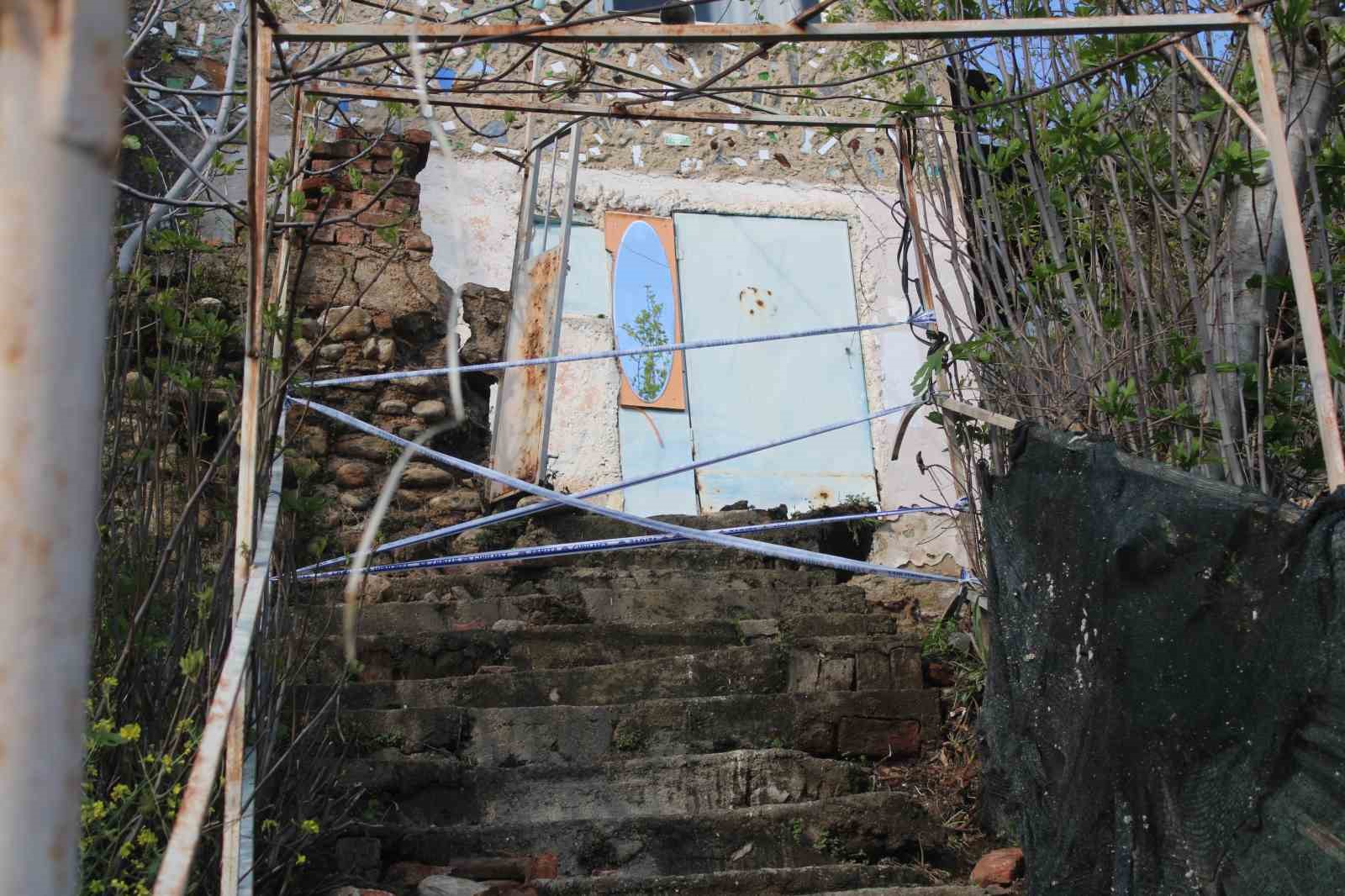 Toprak kayması sonucu evi yıkılan genç 10 dakikayla kurtuldu
Toprak kayması sonucu evi yıkılan genç 10 dakikayla kurtuldu