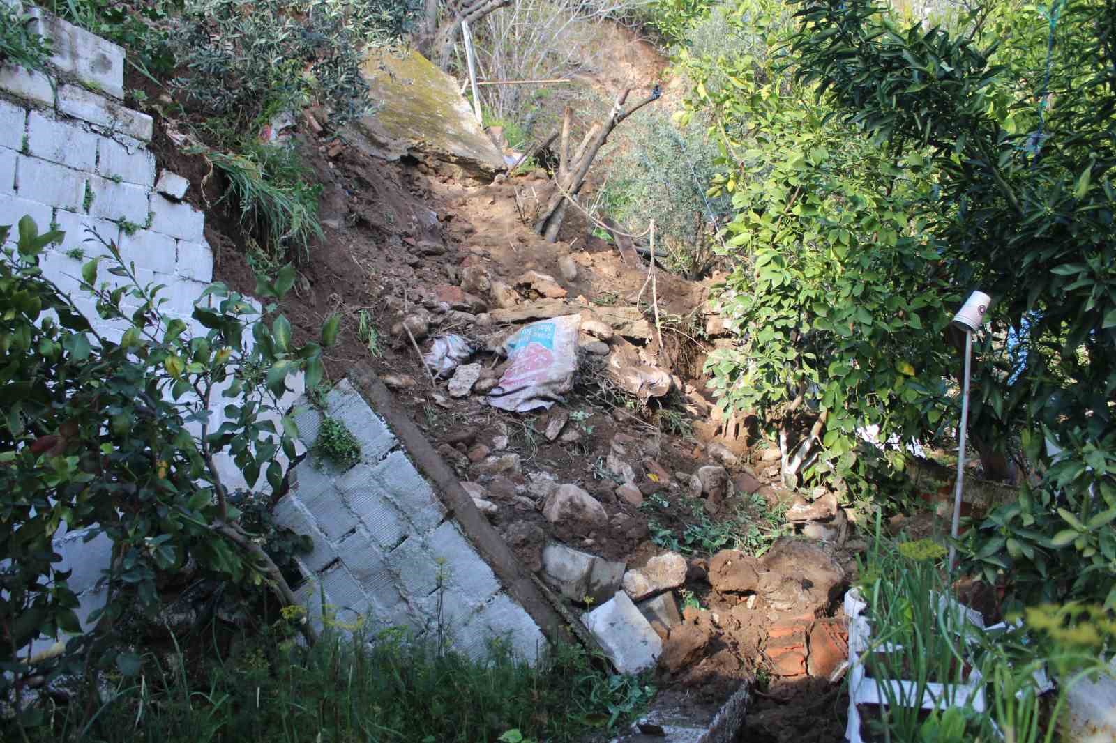 Toprak kayması sonucu evi yıkılan genç 10 dakikayla kurtuldu
Toprak kayması sonucu evi yıkılan genç 10 dakikayla kurtuldu