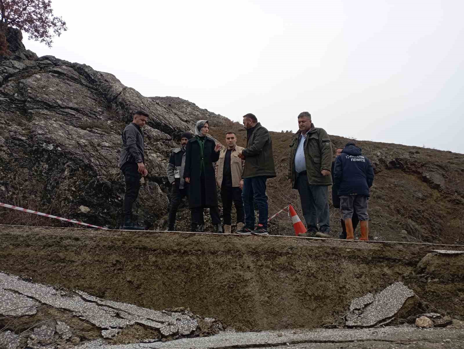 Toprak kaymasının yaşandığı yolda zemin güçlendirme çalışmaları başladı
