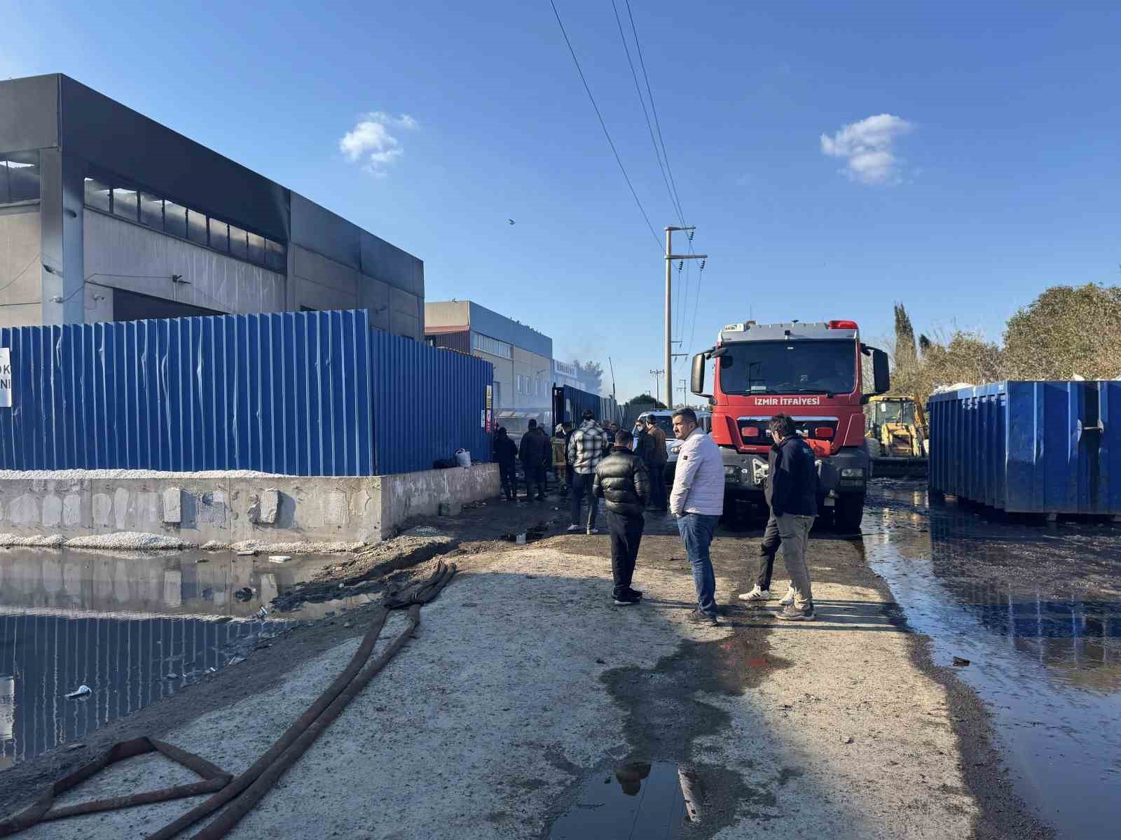 Torbalı’daki fabrika yangını söndürüldü
