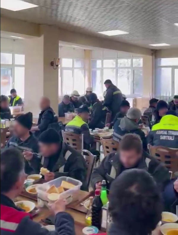 Torku iştirakinde kriz sürüyor, işçiler bu kez kaşıklı eylem yaptı
