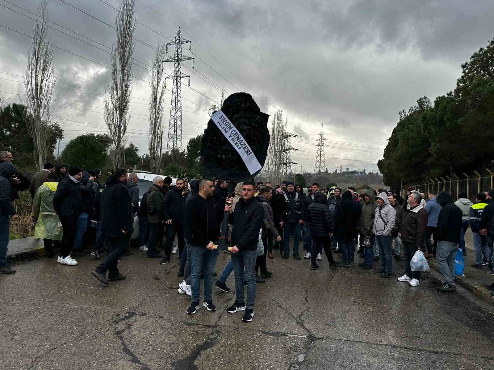 TORKU’ya siyah tabutlu eylem
TORKU’ya siyah tabutlu eylem