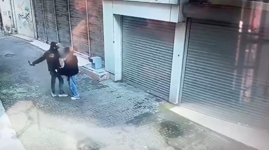 Tornavidalı kar maskeli gaspçı kamerada
