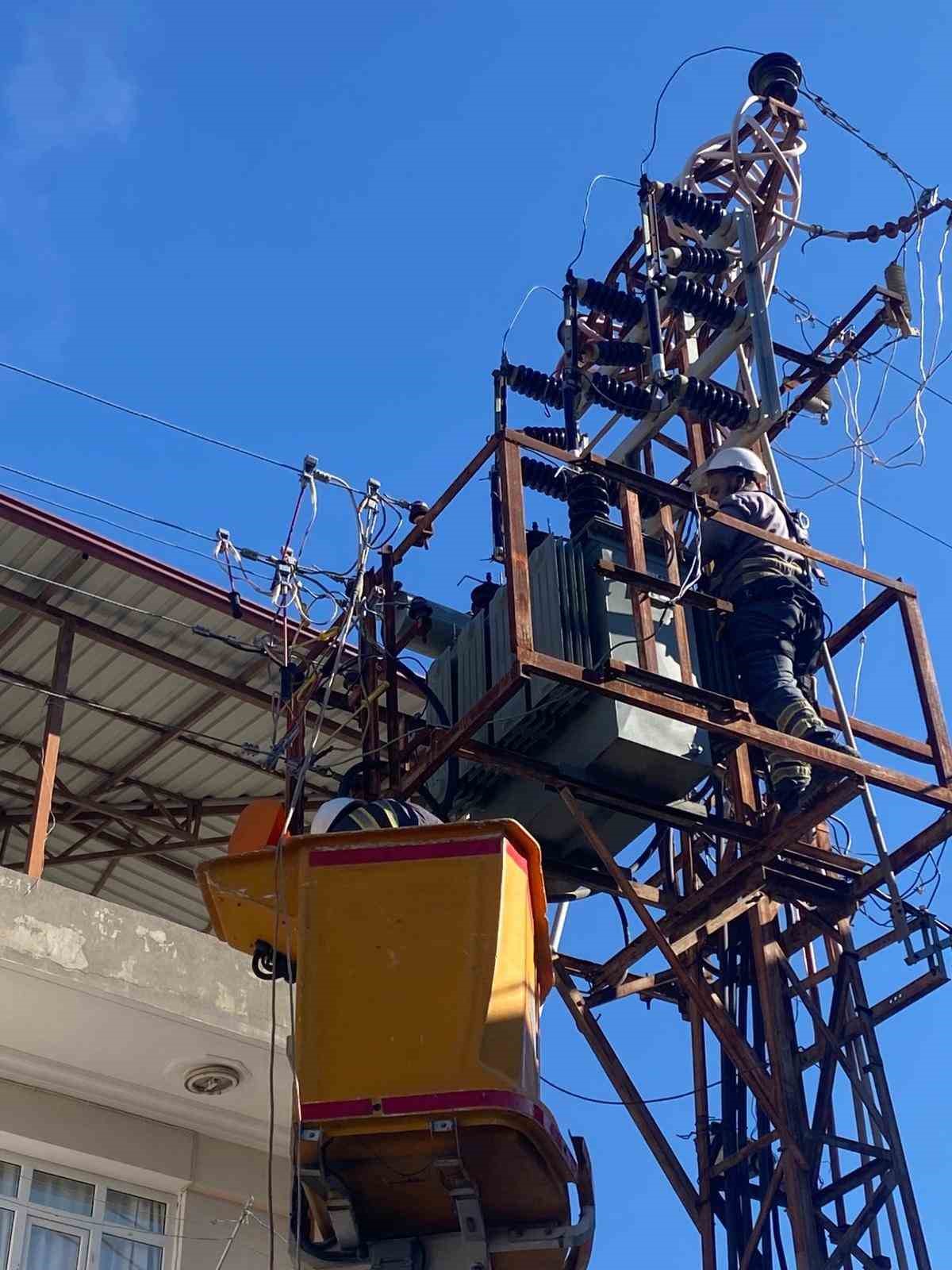 Toroslar EDAŞ’tan Hatay’da soğuk hava kaynaklı talep artışına karşı altyapı seferberliği
Toroslar EDAŞ’tan Hatay’da soğuk hava kaynaklı talep artışına karşı altyapı seferberliği