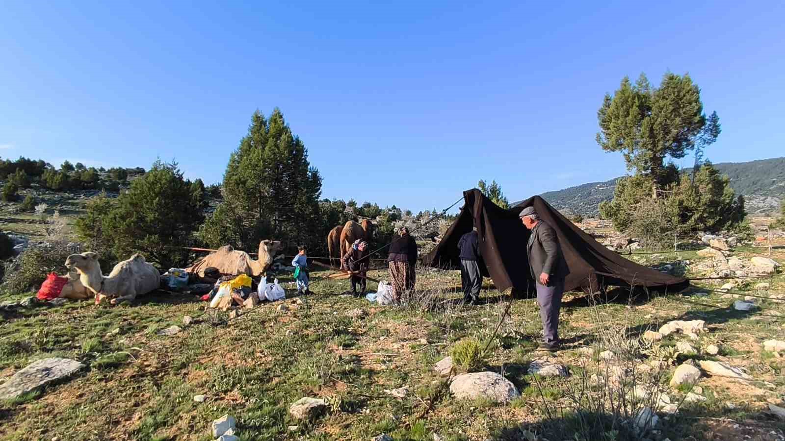 Toroslar’da Yörük göçü başladı: Sarıkeçililer yayla yolunda

