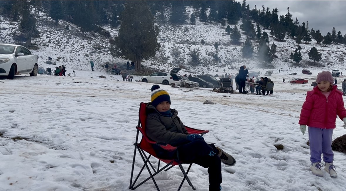 Torosların zirveleri beyaza büründü, Antalyalılar kar keyfini doyasıya yaşadı
