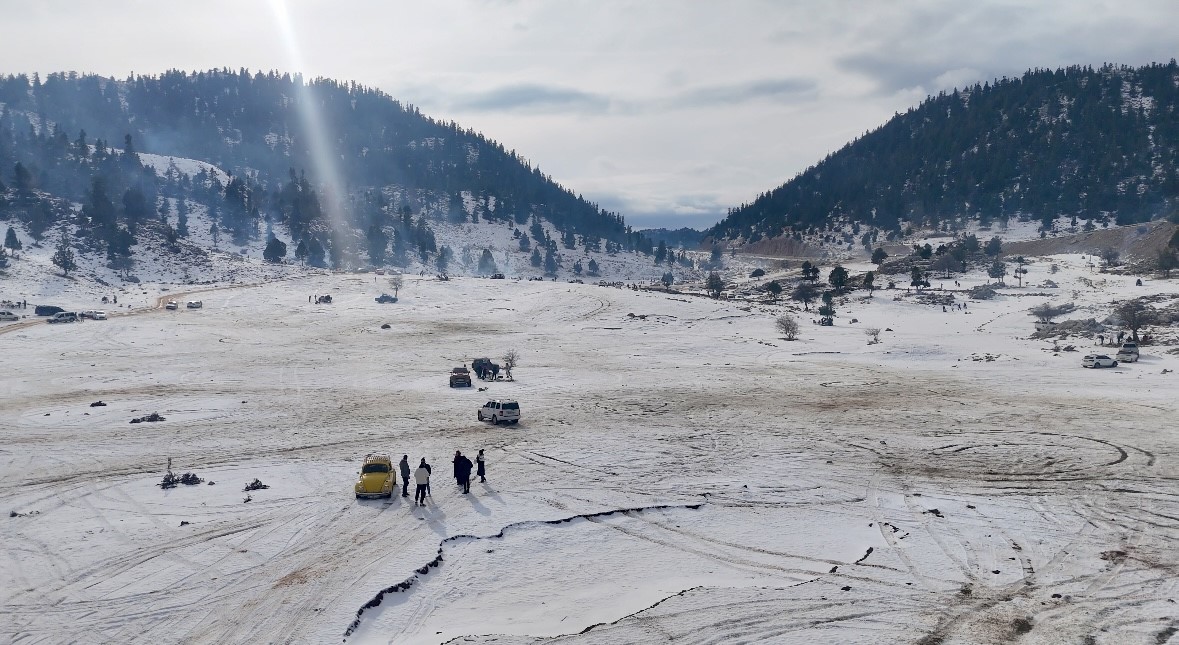 Torosların zirveleri beyaza büründü, Antalyalılar kar keyfini doyasıya yaşadı
