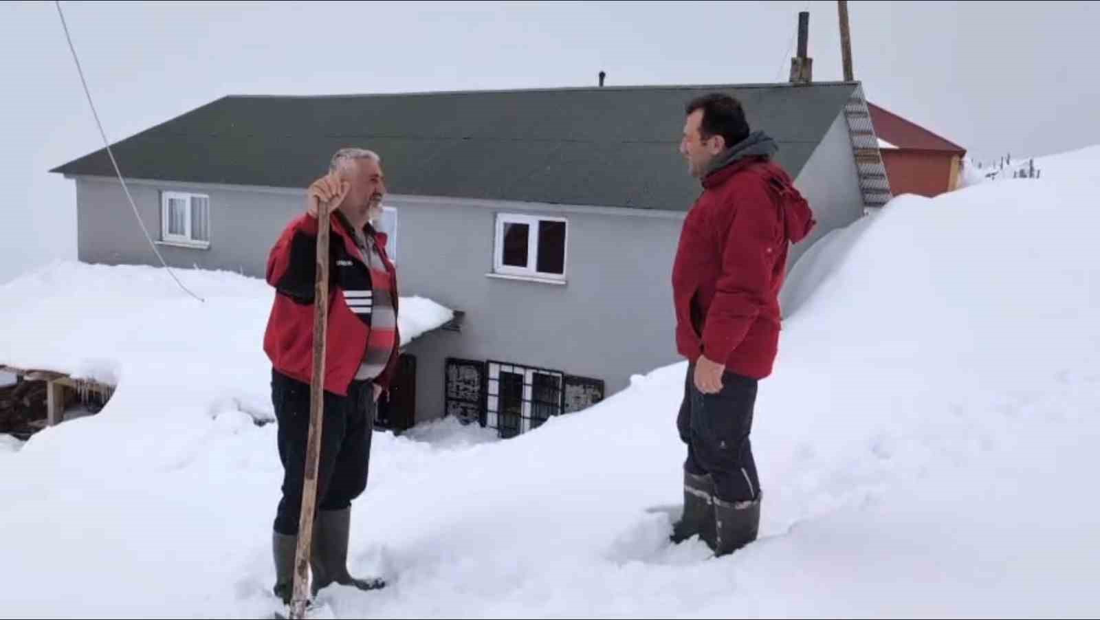 Torul’da kar altında ayı nöbeti
Torul’da kar altında ayı nöbeti