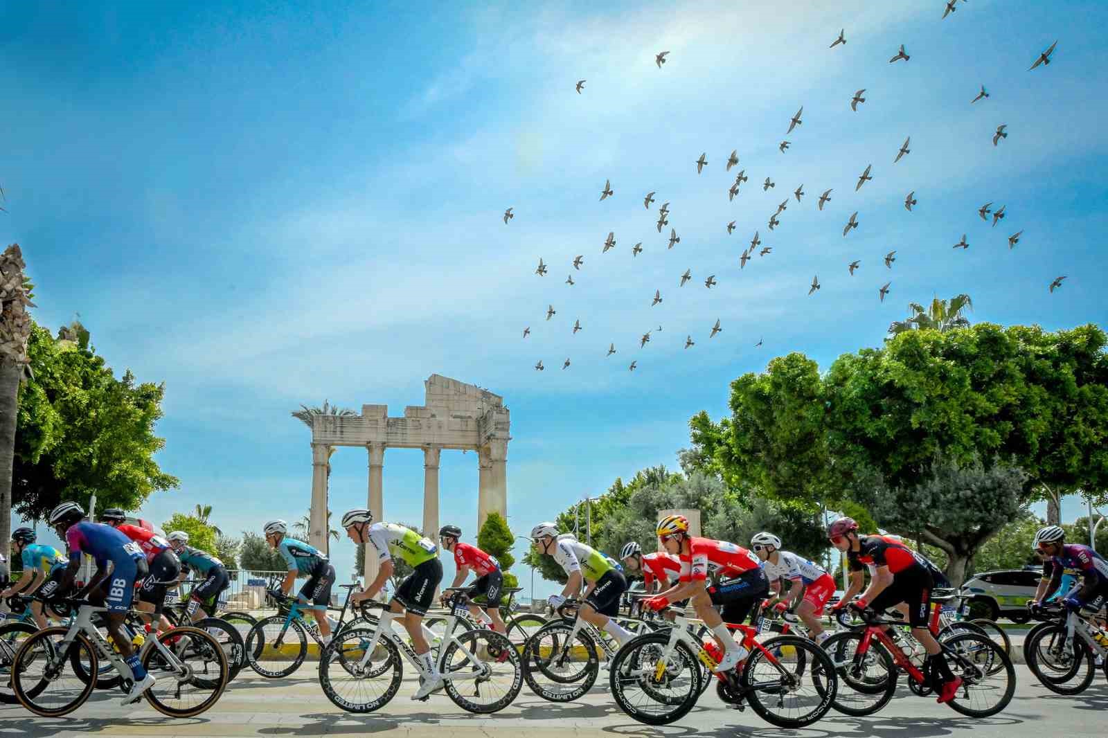 Tour of Mersin için geri sayım başladı: 5 kıta, 32 ülkeden sporcular Mersin’de buluşacak
Tour of Mersin için geri sayım başladı: 5 kıta, 32 ülkeden sporcular Mersin’de buluşacak