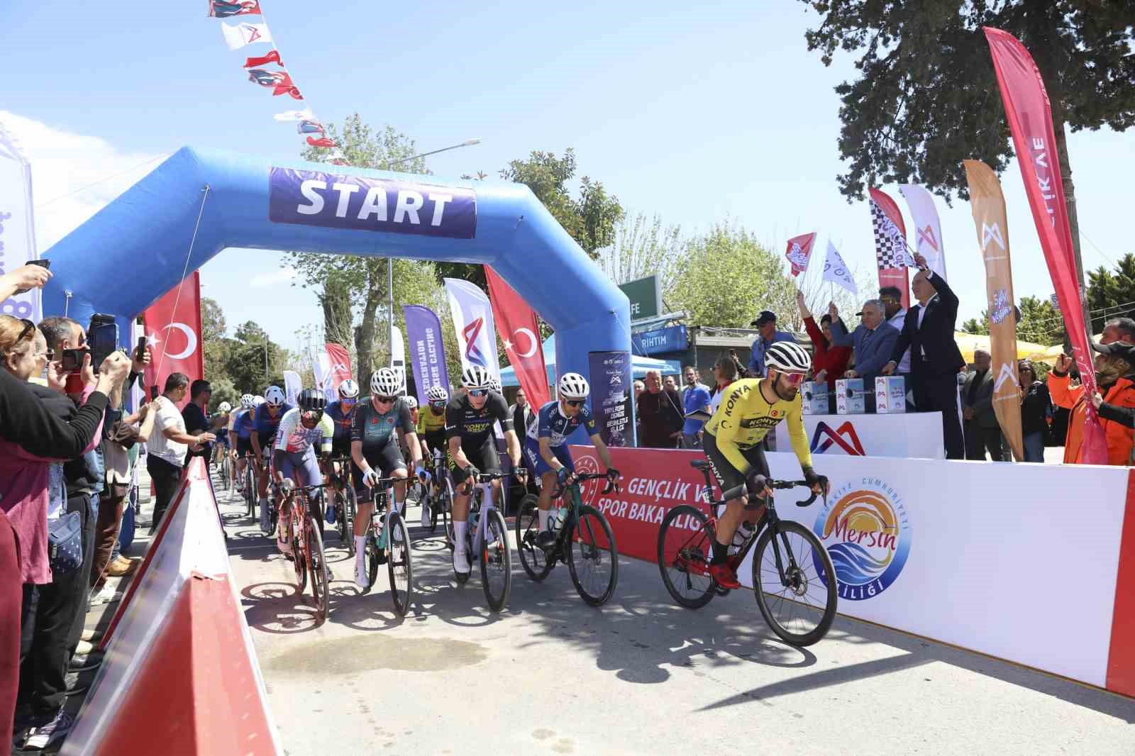 Tour Of Mersin’in ilk etabı Anamur’dan başladı, sporcular 118 kilometre pedalladı
