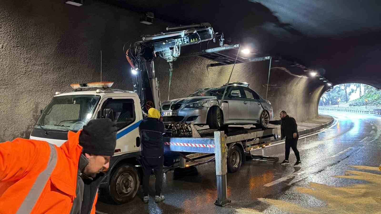Trabzon Çömlekçi Tüneli’nde kaza: 2 yaralı
