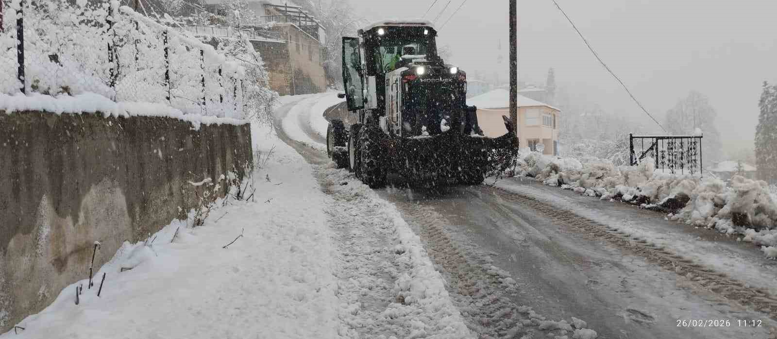 Trabzon’da 19 mahalle yolu kar nedeniyle ulaşıma kapandı
