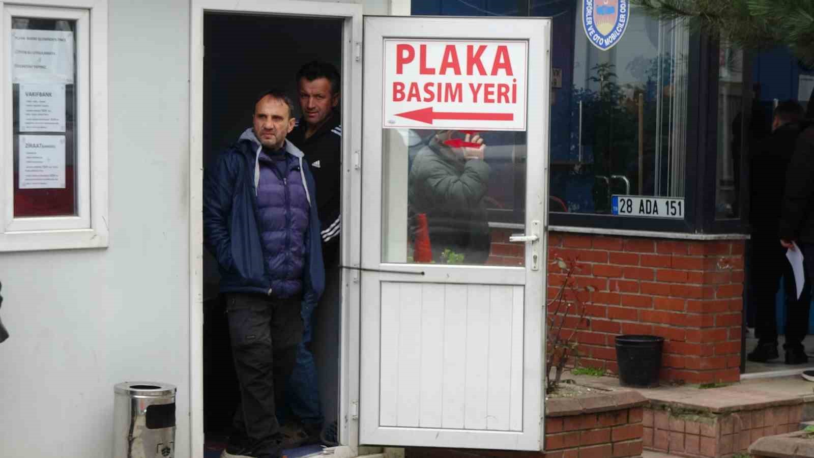 Trabzon’da APP plaka kuyruğu
