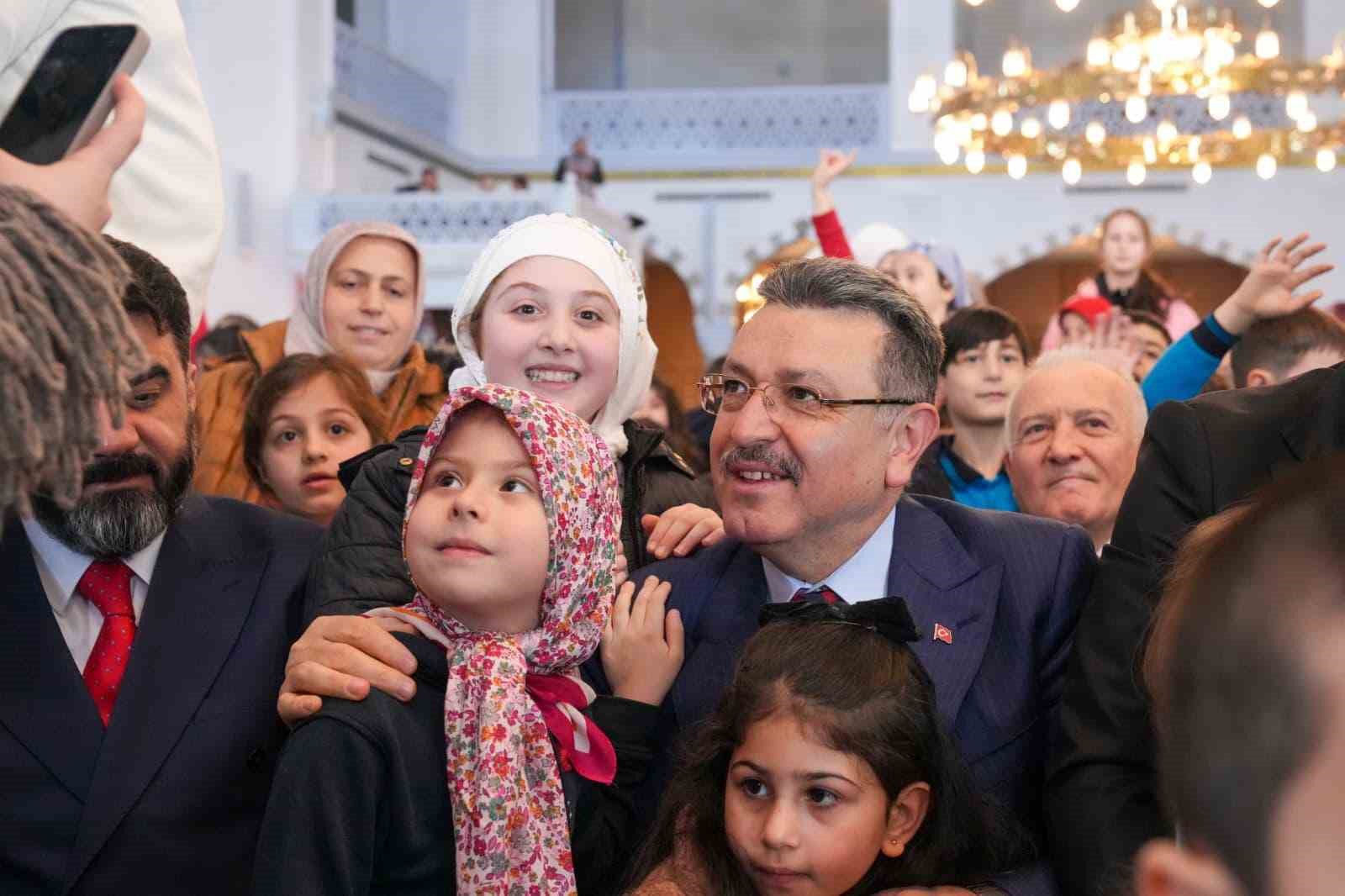 Trabzon’da Büyükşehir’in iftar sofralarında yüzbinler oruç açtı
