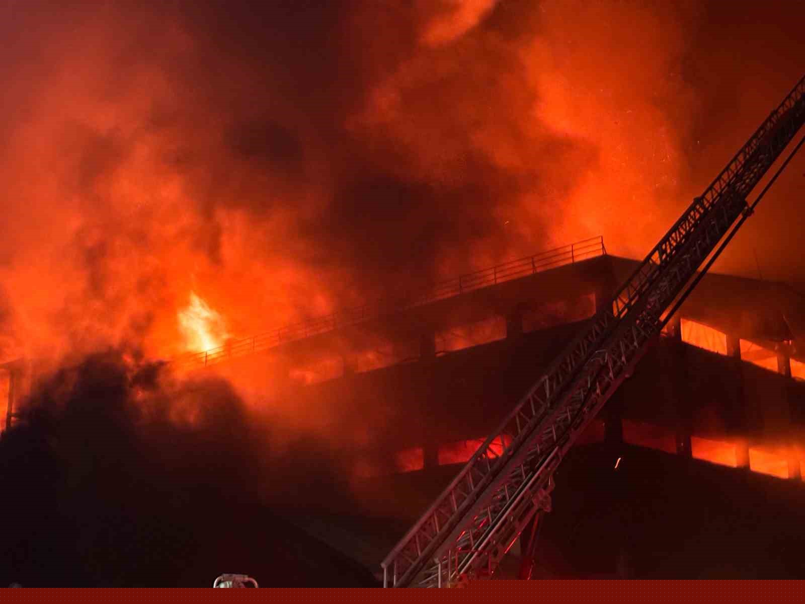 Trabzon’da fındık fabrikasındaki yangına müdahale devam ediyor
