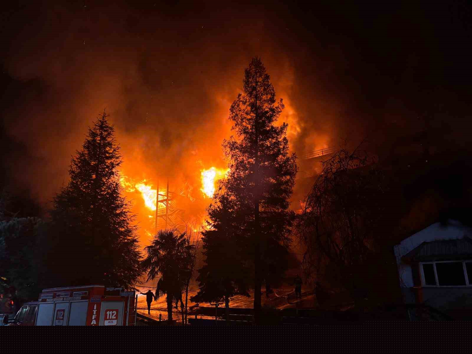 Trabzon’da fındık fabrikasındaki yangına müdahale devam ediyor
