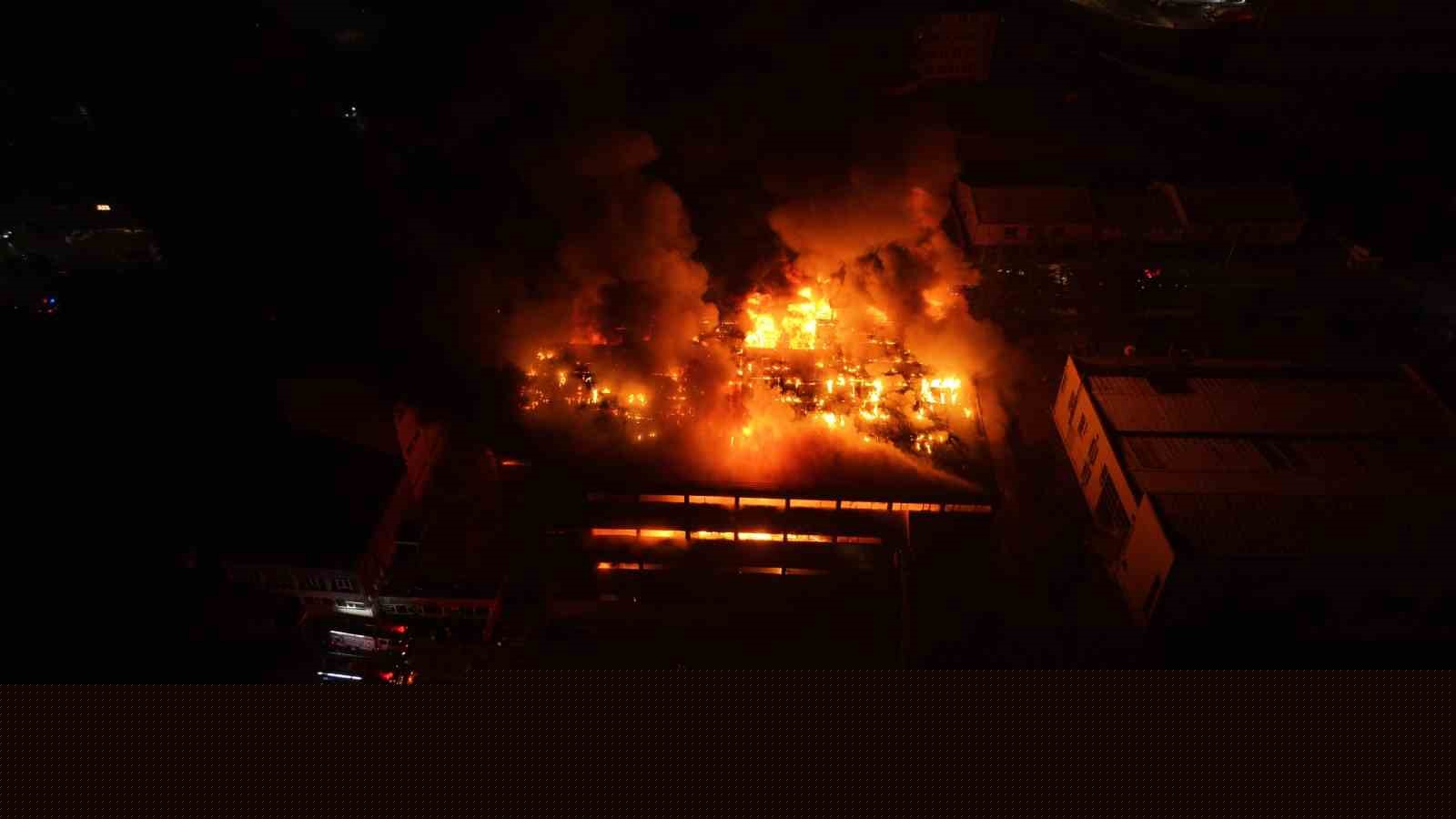 Trabzon’da fındık fabrikasındaki yangına müdahale devam ediyor
