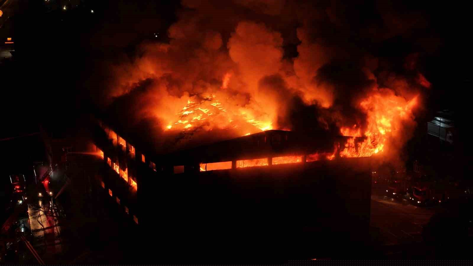 Trabzon’da fındık fabrikasındaki yangına müdahale devam ediyor
