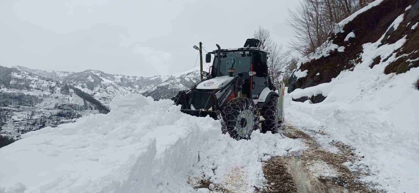 Trabzon’da kapalı mahalle yolu kalmadı
