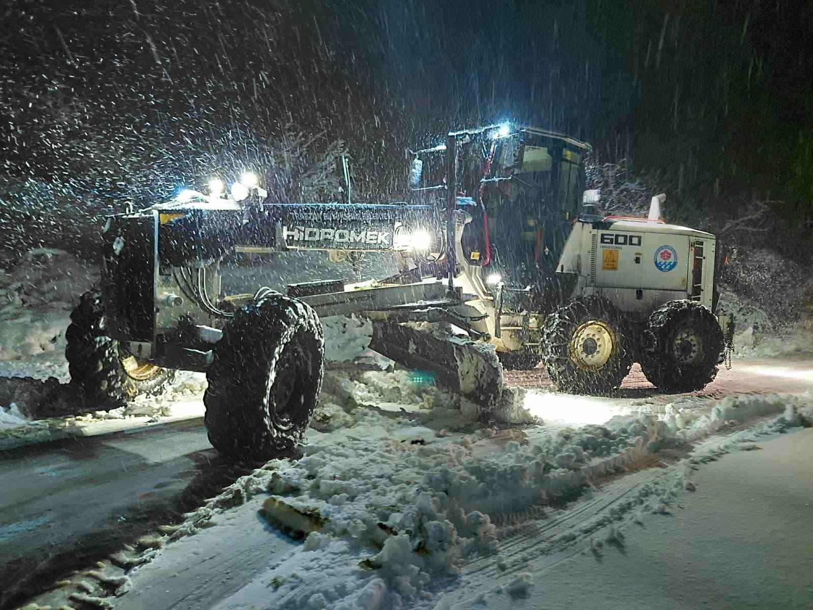 Trabzon’da karla mücadele ekipleri iş başında
Trabzon’da karla mücadele ekipleri iş başında