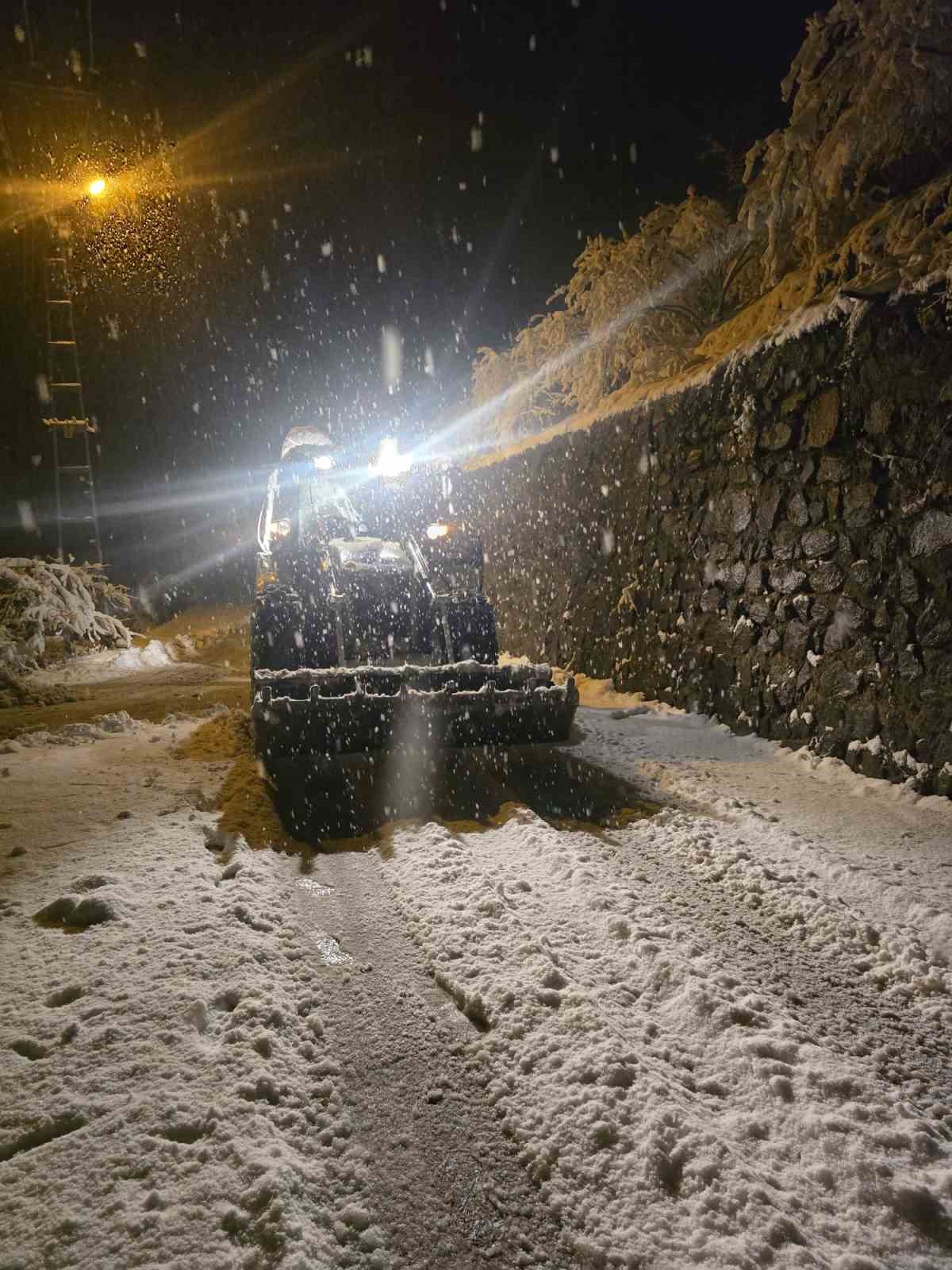 Trabzon’da karla mücadele ekipleri iş başında
Trabzon’da karla mücadele ekipleri iş başında
