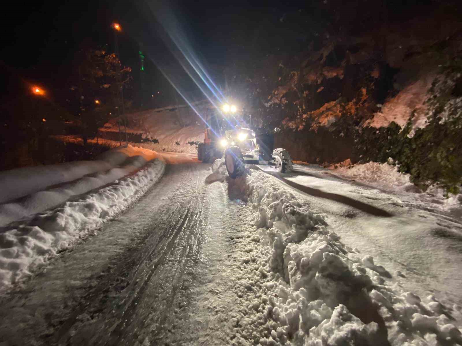 Trabzon’da karla mücadele sürüyor
Trabzon’da karla mücadele sürüyor