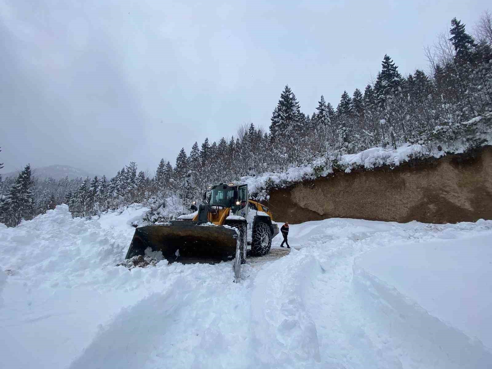 Trabzon’da karla mücadele sürüyor

