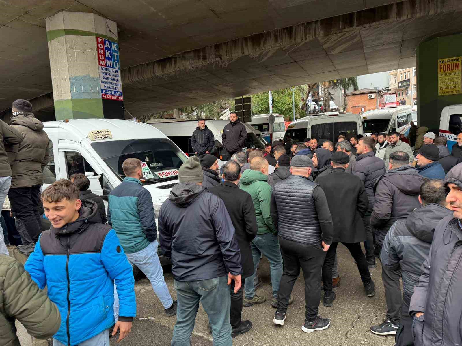 Trabzon’da şehir içi ulaşımda durak gerginliği
