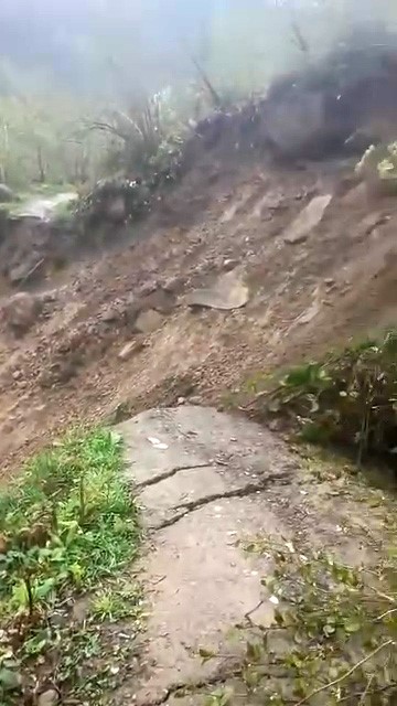 Trabzon’da şiddetli yağış heyelanlara neden oldu
