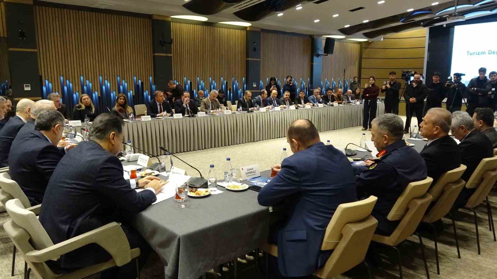 Trabzon’da turizmde hedef kaçırılan eserlerin geri döndürülmesi
Trabzon’da turizmde hedef kaçırılan eserlerin geri döndürülmesi