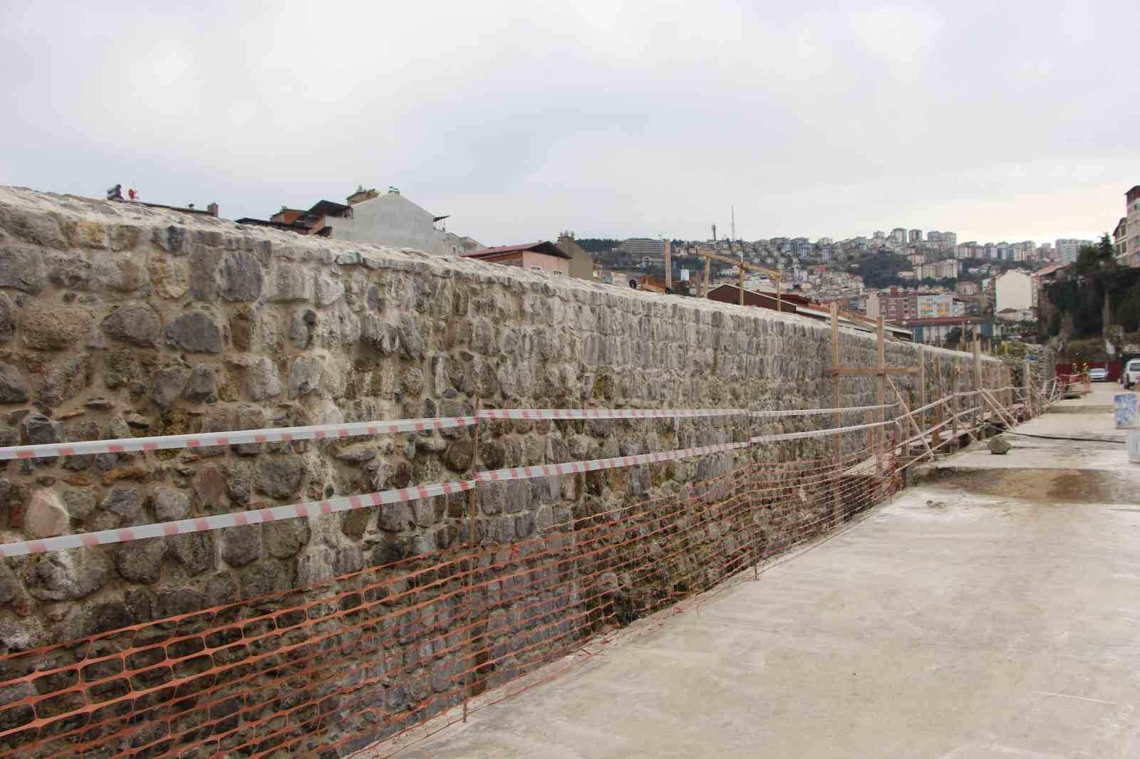 Trabzon’da zeminin 8 metre altından ‘dere limanı’ çıktı
