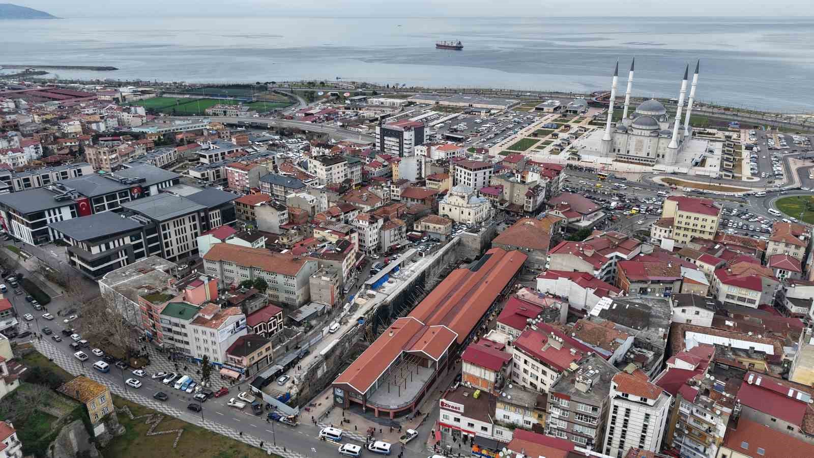 Trabzon’da zeminin 8 metre altından ‘dere limanı’ çıktı
