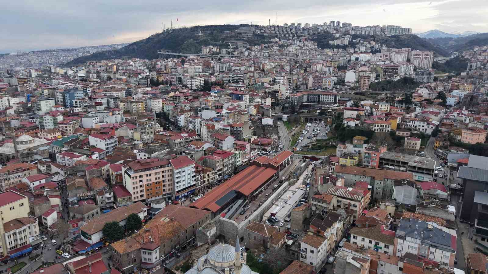 Trabzon’da zeminin 8 metre altından ‘dere limanı’ çıktı
