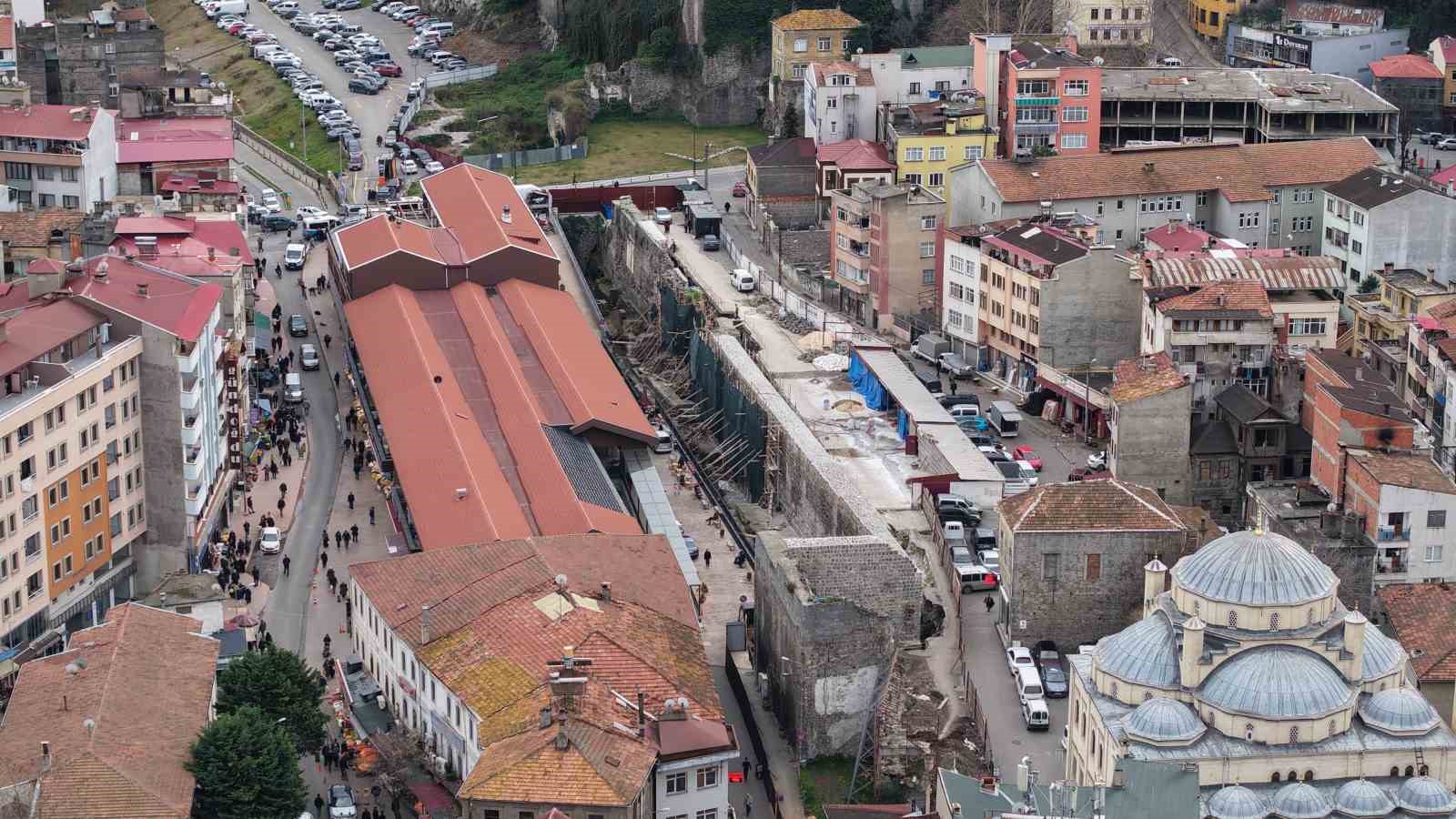 Trabzon’da zeminin 8 metre altından ‘dere limanı’ çıktı
