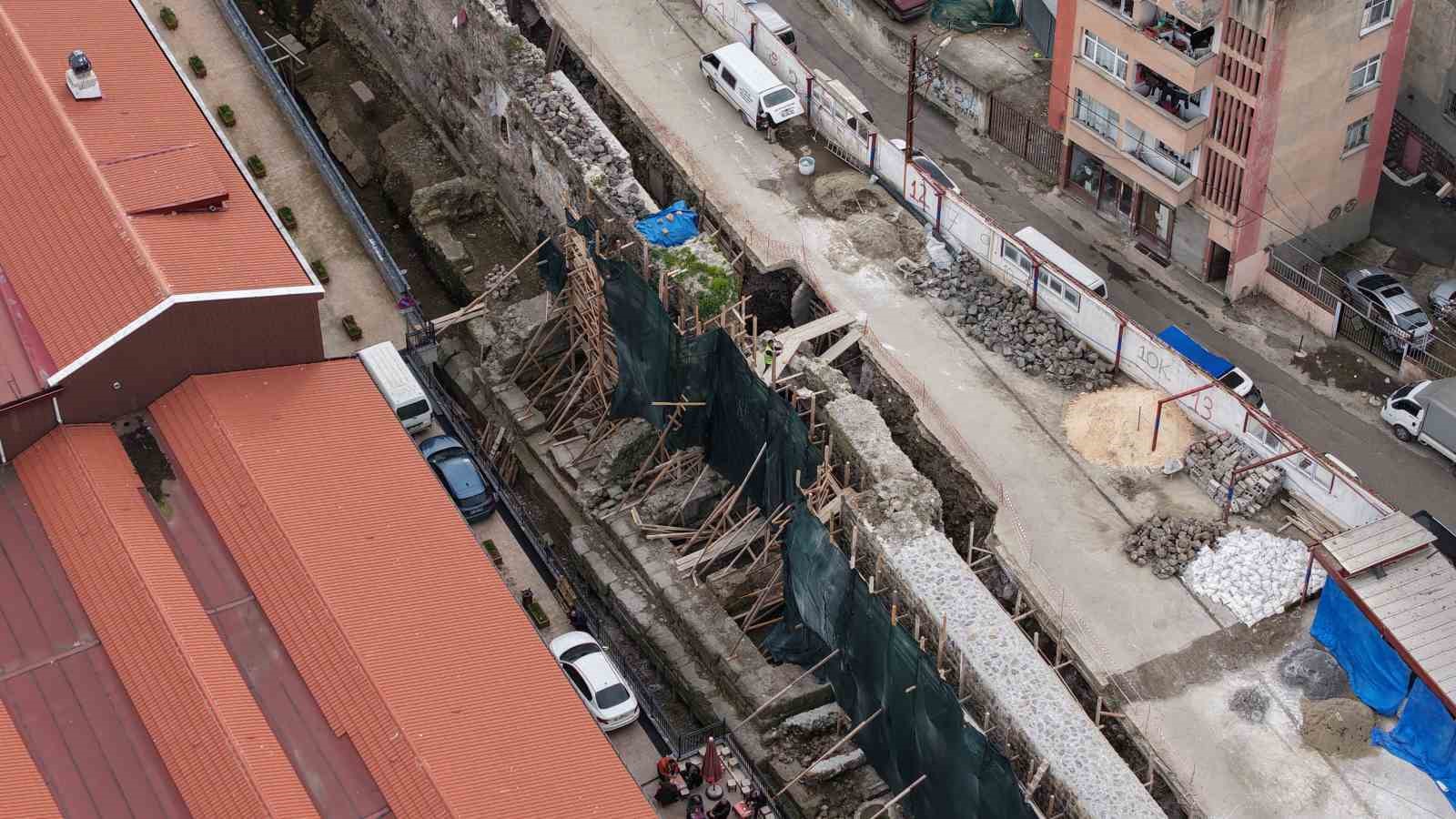 Trabzon’da zeminin 8 metre altından ‘dere limanı’ çıktı
